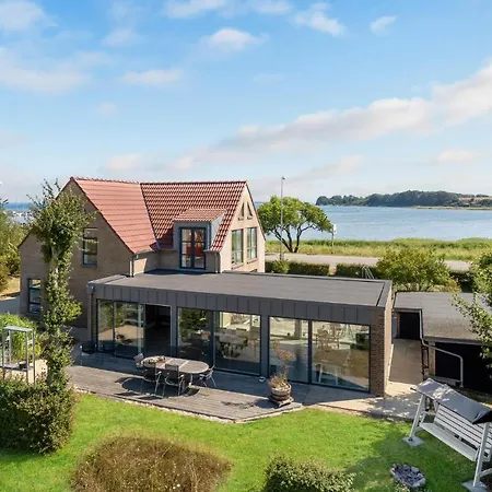 Cozy In With House Sea View